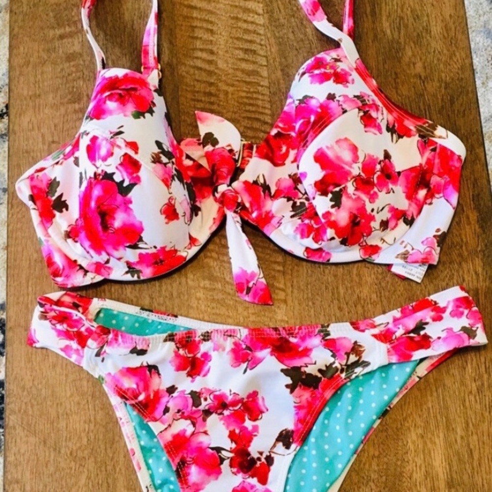 Guess bikini swim suit 34D bra & S-M bottom